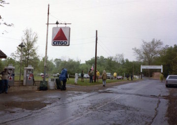 231.jpg--rainy gas station